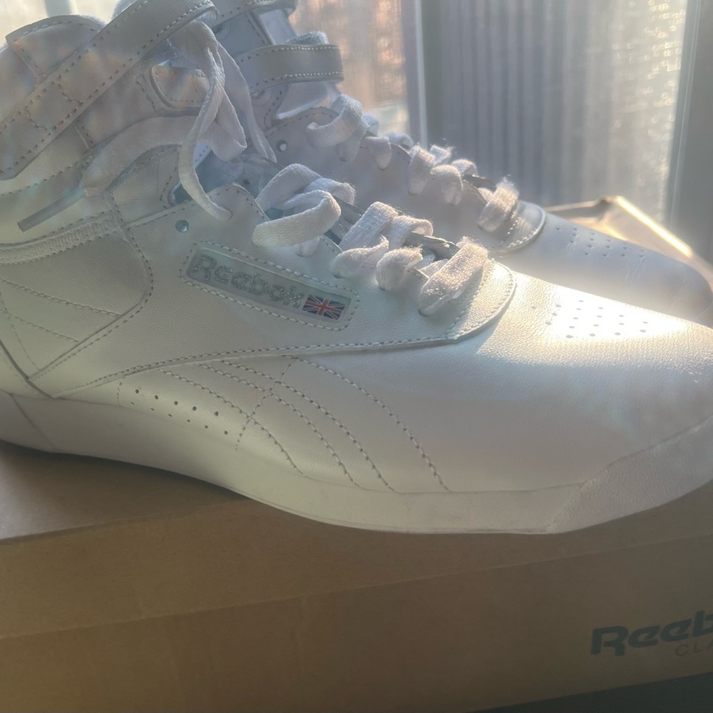 Reebok White Sneakers with Smooth Upper and Low-Top Design